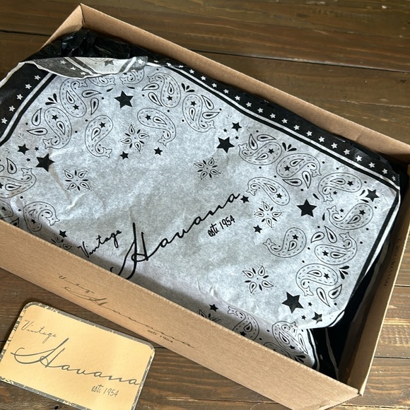 💜 SOLD 💜 NIB Vintage Havana Winifred court sneakers. Size 7.5 - Picture 6 of 12